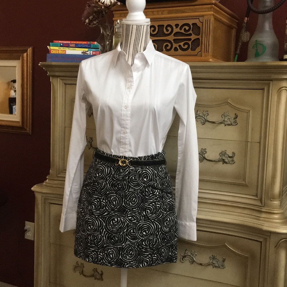 Vintage pattern mini skirt with match gold belt.